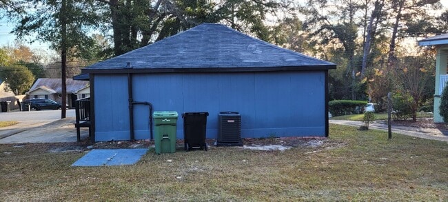 Building Photo - 411 Pinecrest Dr