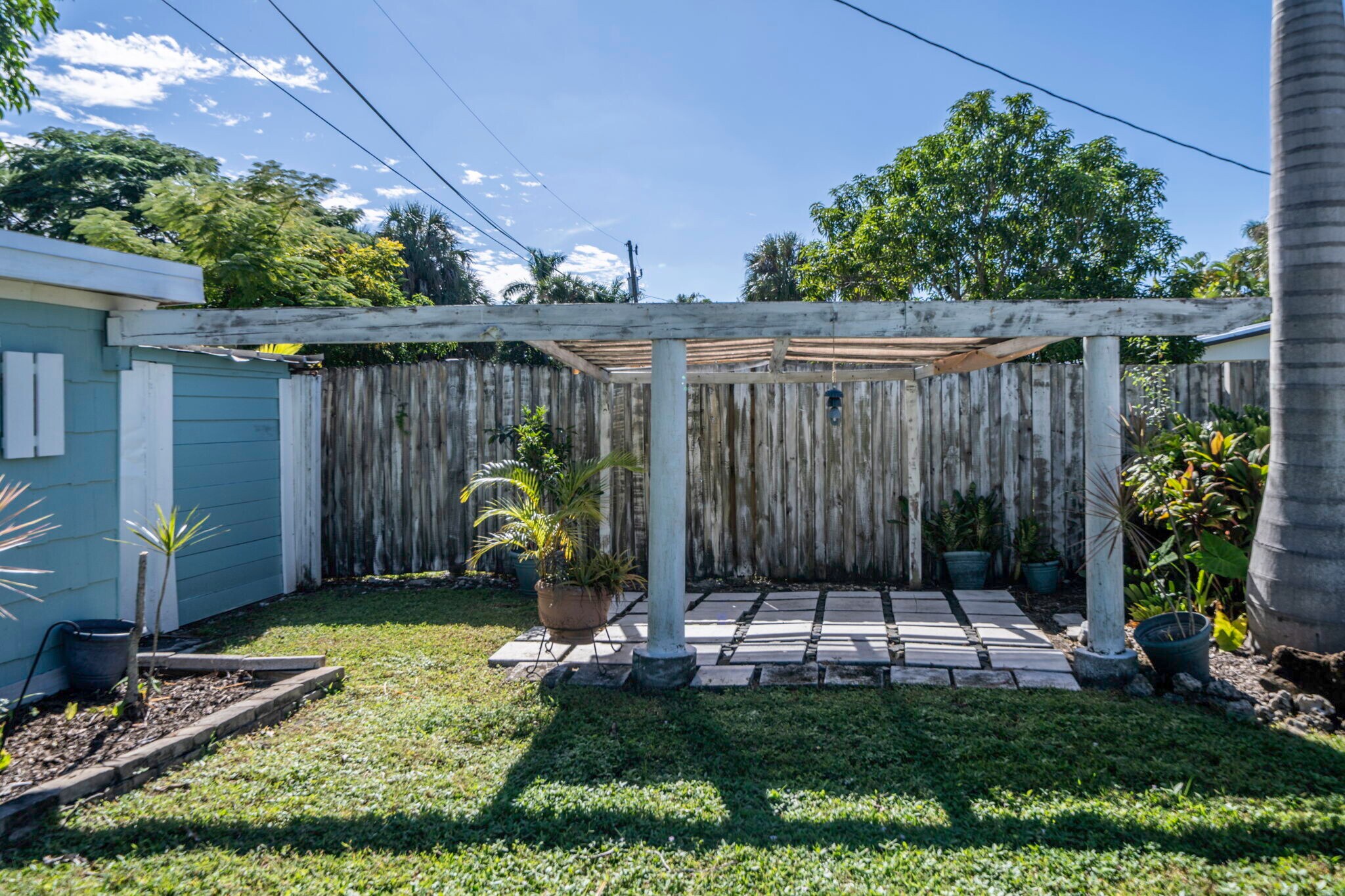 Building Photo - 4464 E Riverside Dr