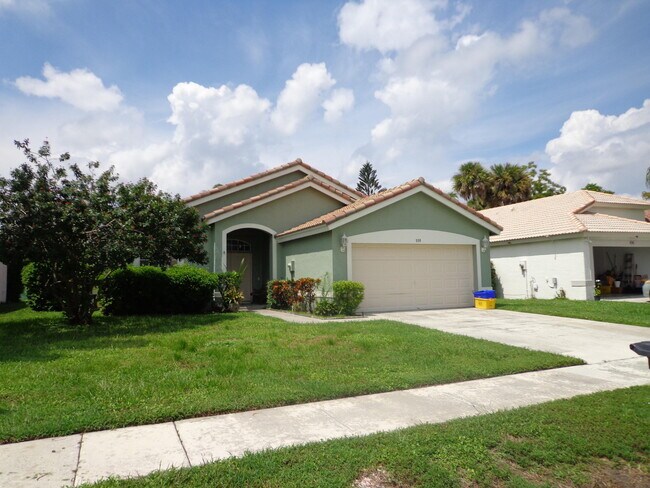 Primary Photo - 890 Lake Wellington Dr