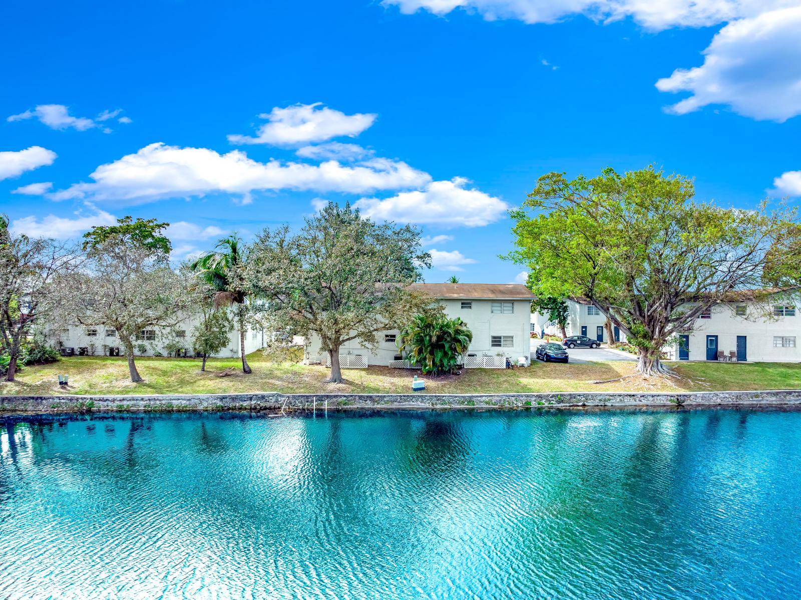 Building Photo - 374 Sunshine Dr