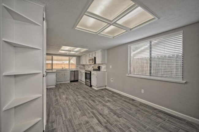 Building Photo - 5423 Dunnethead Dr