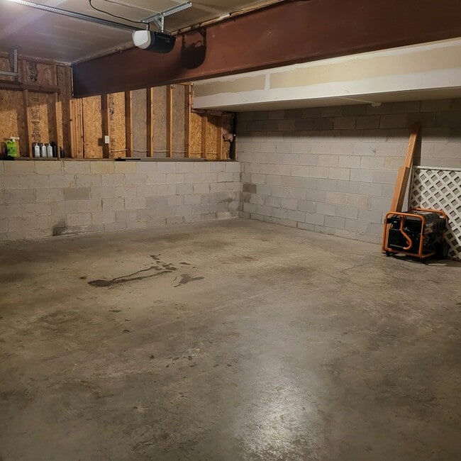 Building Photo - 12302 Hillcreek Cir