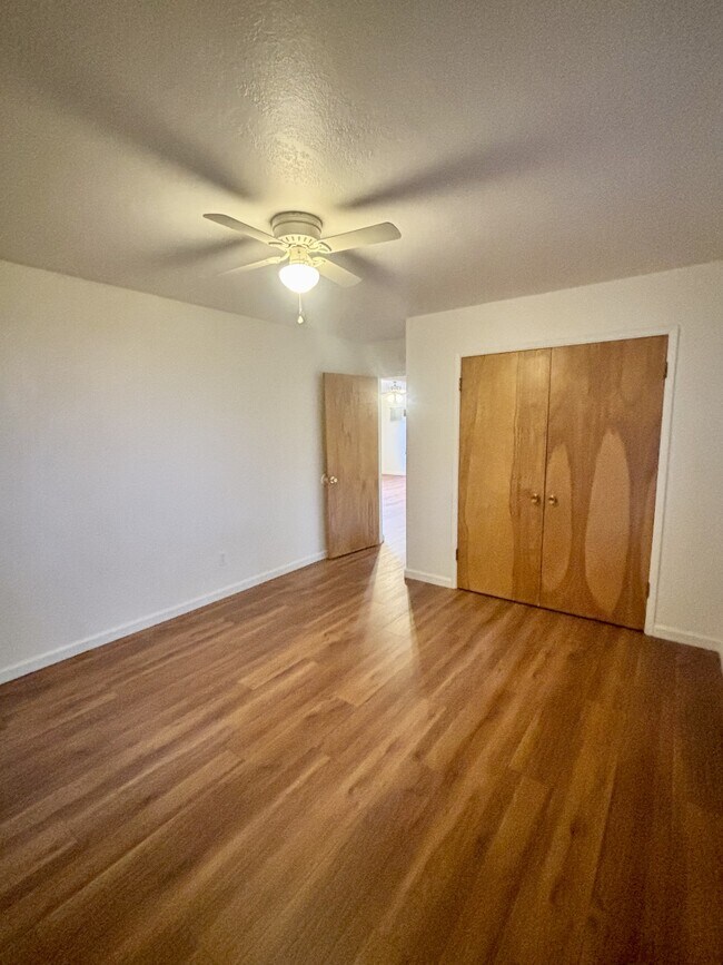 Building Photo - 297 Cornwall Ave