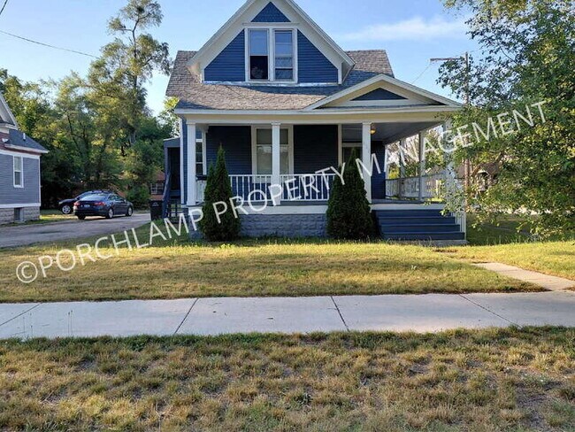 Primary Photo - 668 Amity Ave