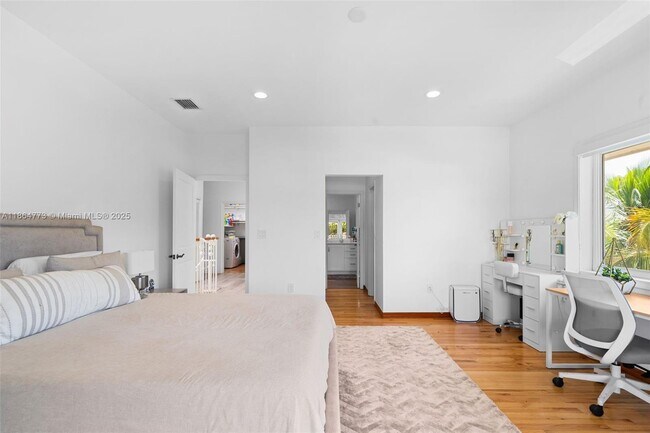 Building Photo - 6850 Sunrise Terrace
