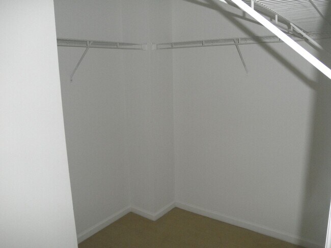 Building Photo - Thousand Oaks