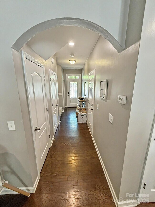 Building Photo - 2752 Sawbridge Ln