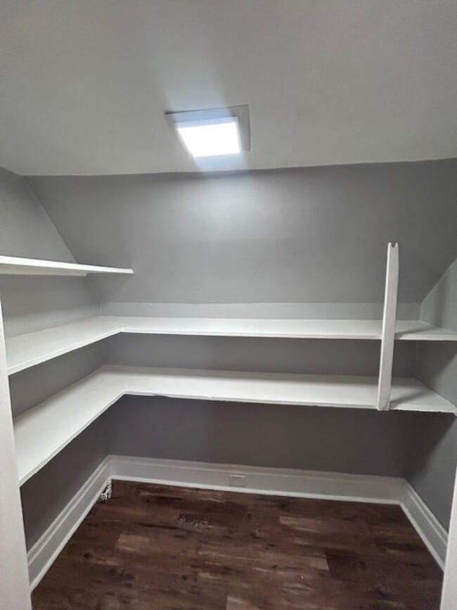 Building Photo - wat195