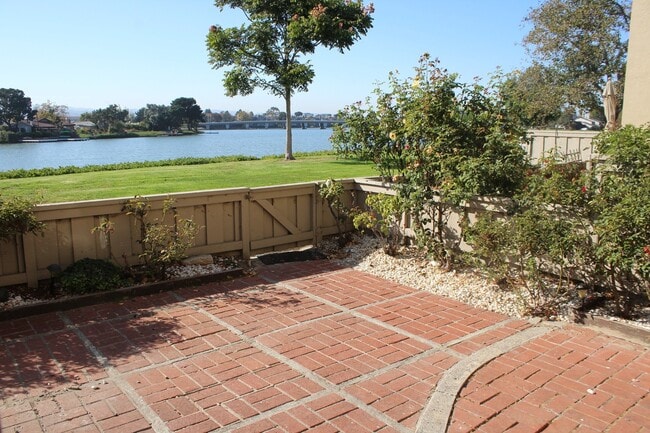 Building Photo - Waterfront 3 Bedroom and 2 1/2 Bath Home i...