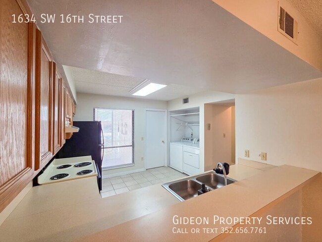 Building Photo - 1634 SW 16th St