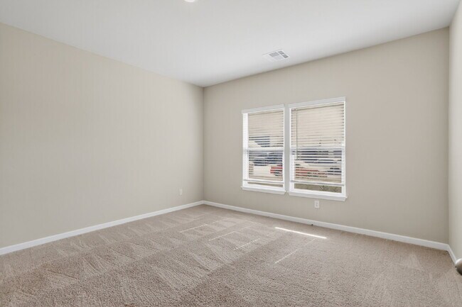 Building Photo - Spacious 4BR/2.5BA Home in El Reno — 2,213 Sq Ft, Move-In Ready