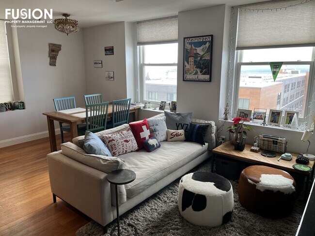 Building Photo - STUNNING LAKE VIEWS - Modern 2BR/2BA Corner Unit in The Vermont House