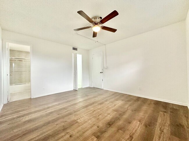 Building Photo - 7900 Fairview Dr