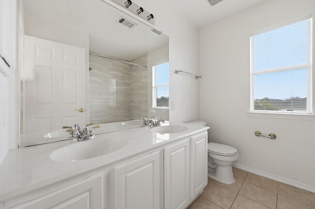 Building Photo - Beautiful home in Hurst-Euless-Bedford ISD