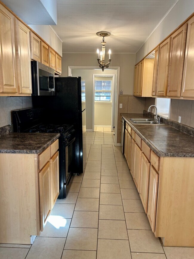 Building Photo - 414 Shady Ln