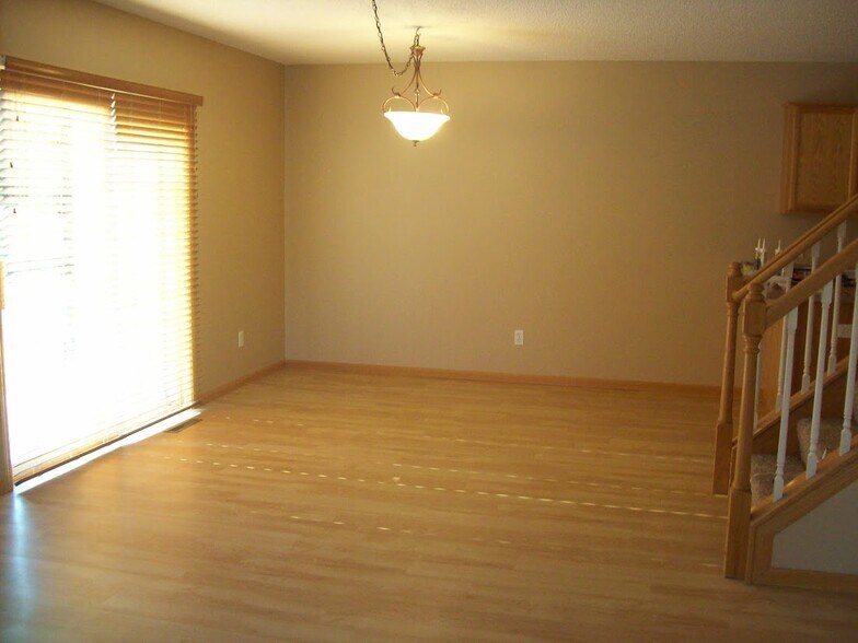 Dining room with patio door - 20617 Erin Way