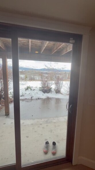 Building Photo - 809 W Rocky Creek Rd