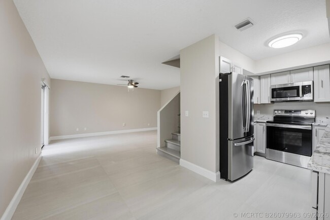 Building Photo - 1031 Goldenrod Rd
