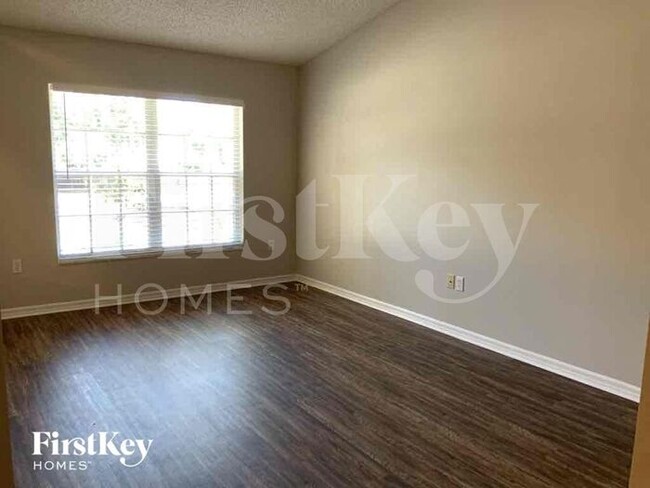 Building Photo - 3031 Hallow Dr