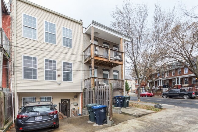 Building Photo - Stunning premium corner Townhome condo in ...