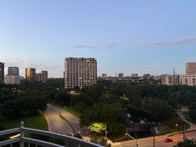 Building Photo - 3225 Turtle Creek Blvd