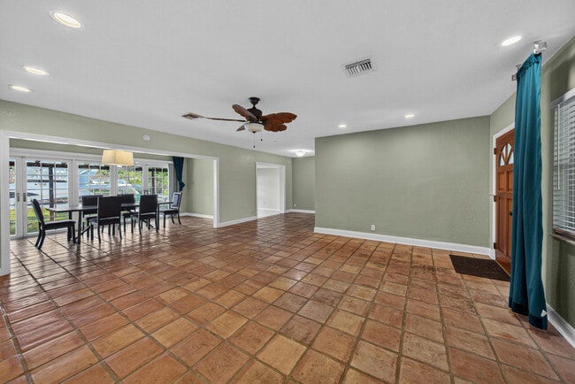 Building Photo - 2680 NE 24th St