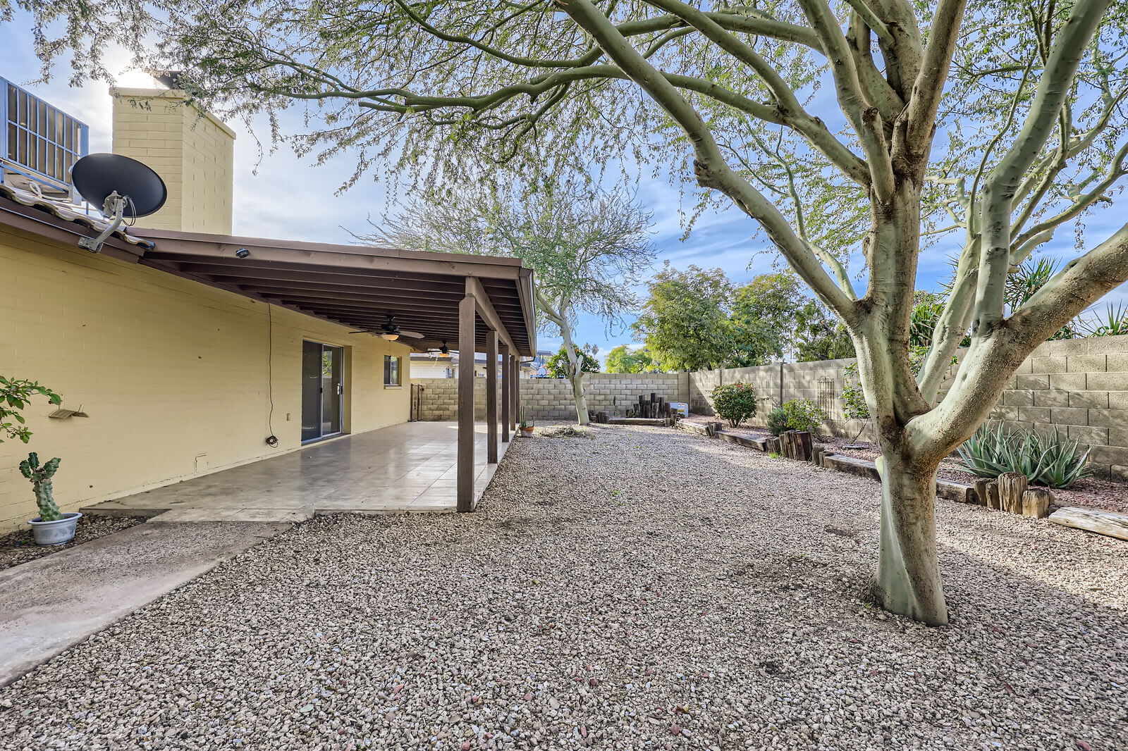 Building Photo - 4910 W Diana Ave