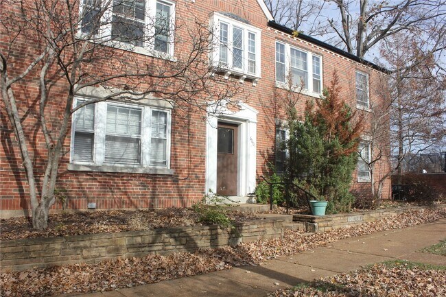 Building Photo - 6601 Alamo Ave