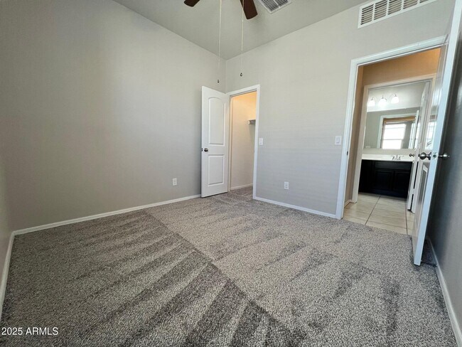 Building Photo - 28945 N Amber Way