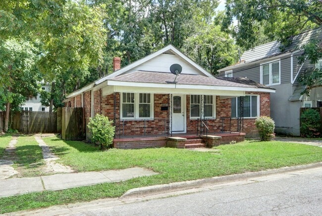 Building Photo - Four Bedroom - Two Bathroom - Single Famil...