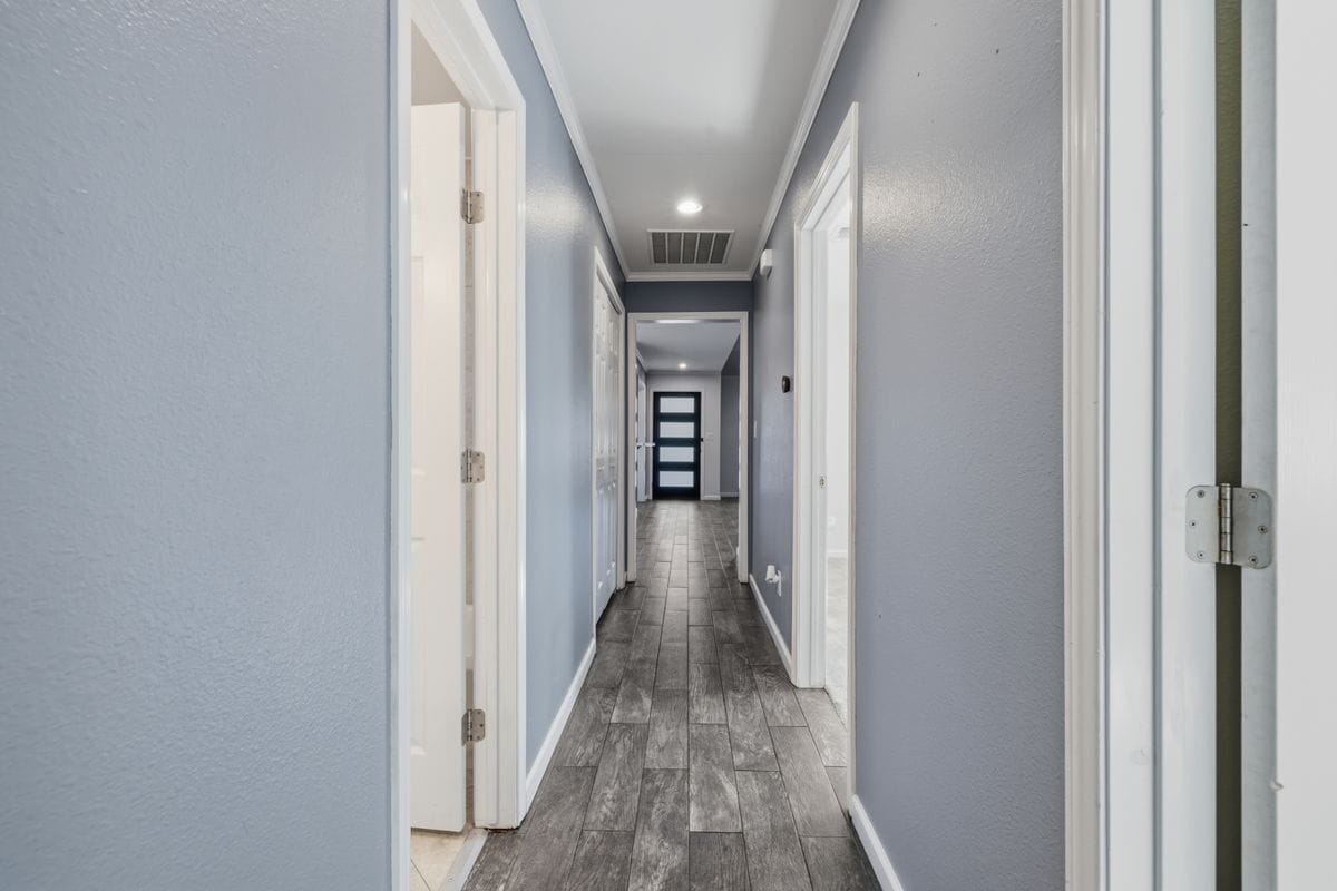 Building Photo - 1607 Malibu Dr