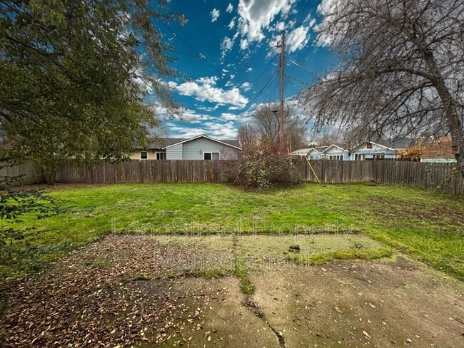 Building Photo - 1930 NW Kings Blvd