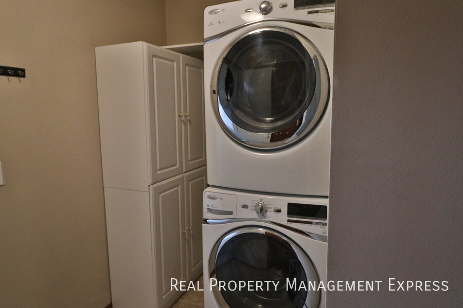 Building Photo - Fantastic 2 Bedroom 2 Bathroom Condo on th...