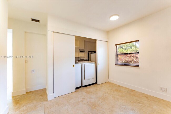 Building Photo - 636 Hibiscus Dr