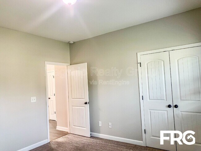 Building Photo - 230 Planters Ridge Dr