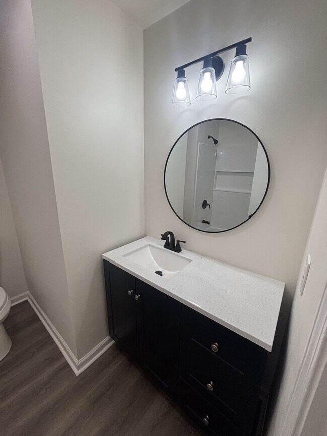Building Photo - Fully Remodeled 3 Bed 2 bath