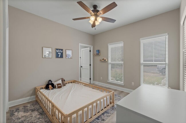 Building Photo - 33 8th Ave