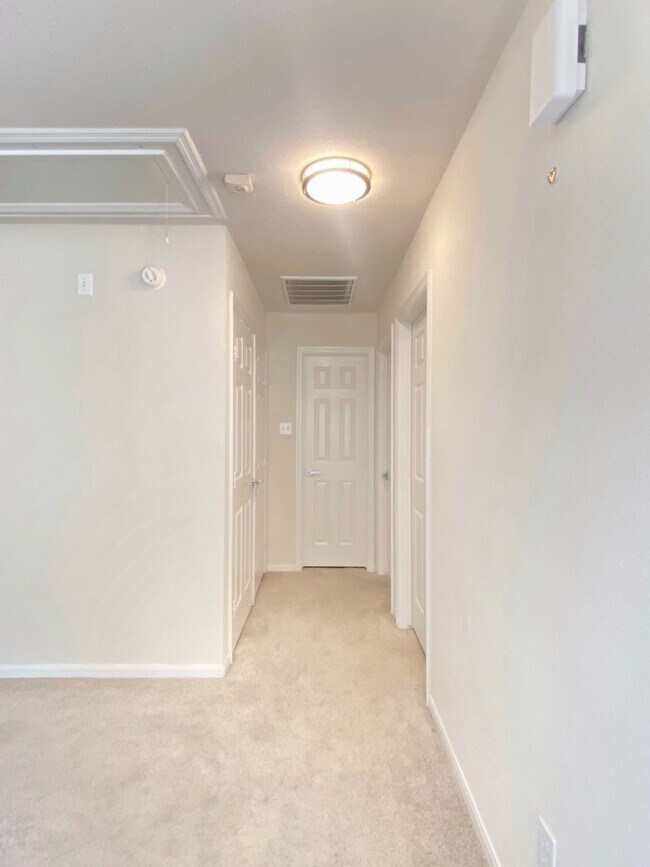 Building Photo - 54 Alderon Woods Pl