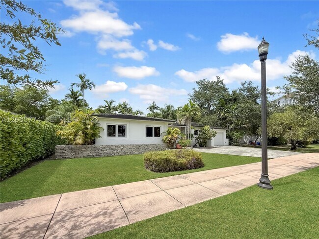 Building Photo - 3128 Coconut Grove Dr