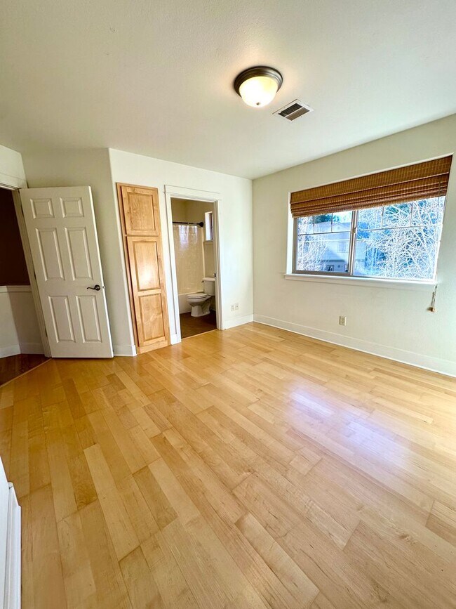 Building Photo - 1889 NW Monterey Pines Dr