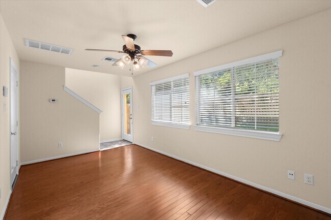 Building Photo - 3318 Clearview Villa Way