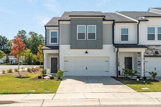 Building Photo - Gorgeous end-unit townhome near Brier Creek!
