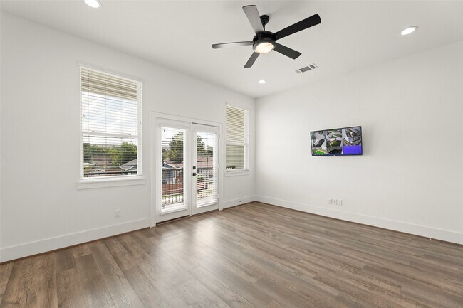 Building Photo - 1825 Northwood St