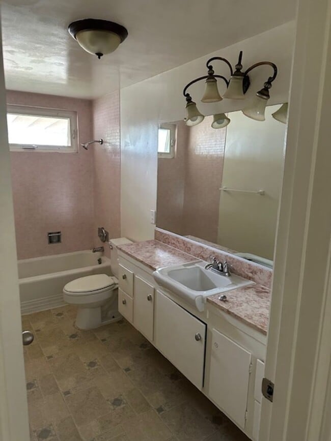 Building Photo - RANCHO PALOS VERDES 3 BDRM/2 BATH HOME FOR LEASE!