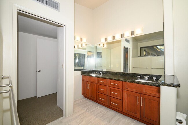 Building Photo - STUNNING HOME WITH BREATHTAKING VIEWS LOCATED AT THE TOP OF CAMPBELL!