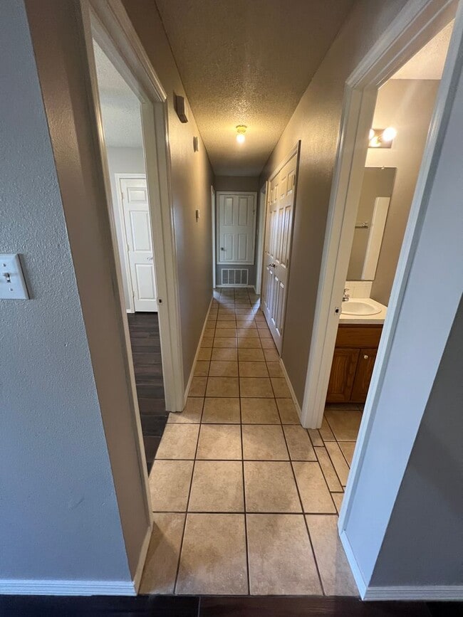 Building Photo - 1825 Wilder Ln