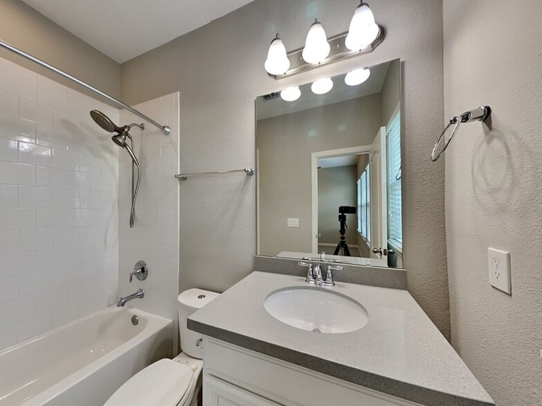 Building Photo - 56 Boardwalk Ave