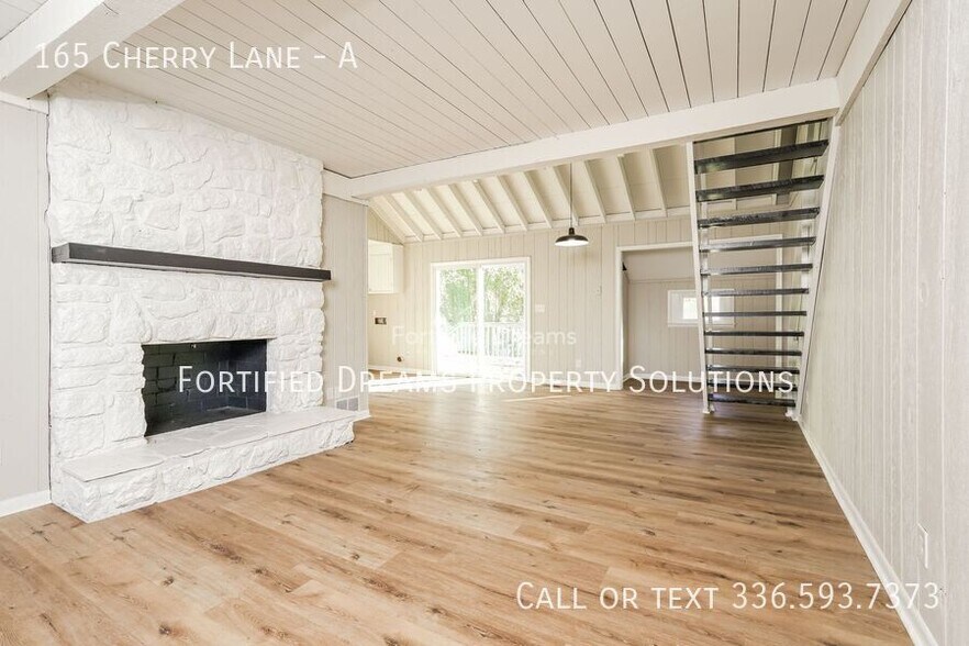 Building Photo - 165 Cherry Ln