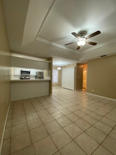 Building Photo - 1209 Swallow Ave