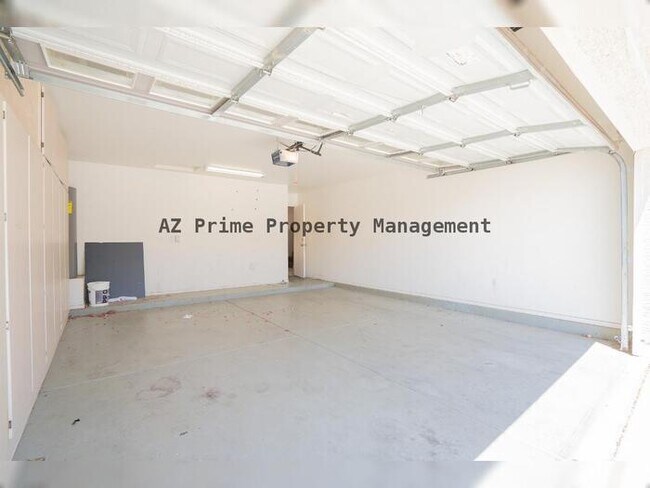 Building Photo - 13002 W Paradise Dr